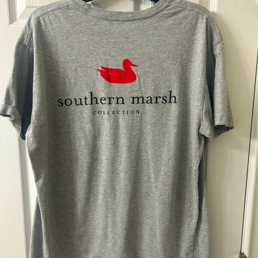 Southern Marsh Collection Red Duck Pocket T-shirt size Large